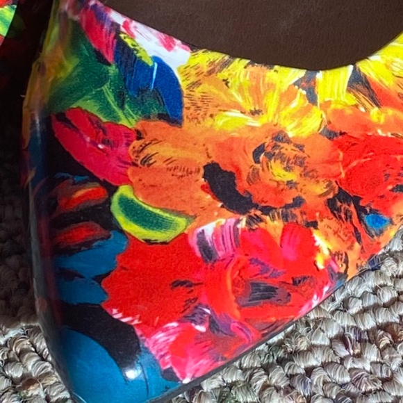 NWOT Madden Girl Flats 7 Summer Floral Flats Colorful Spring Bright Shoes Work - Picture 2 of 9